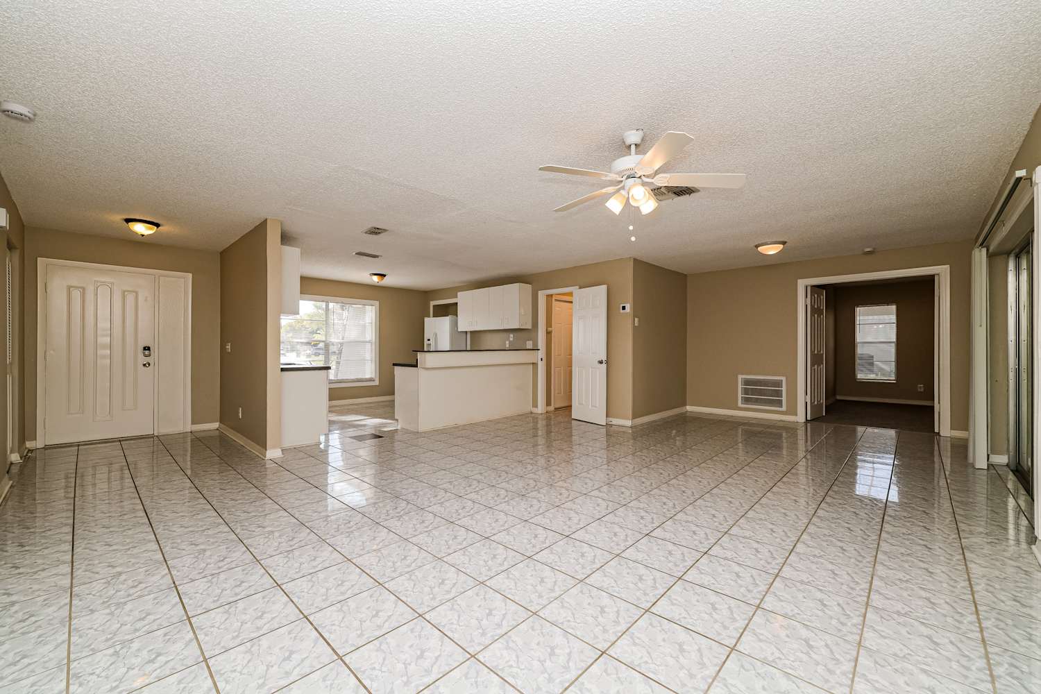 417 Oakleaf Blvd photo 4