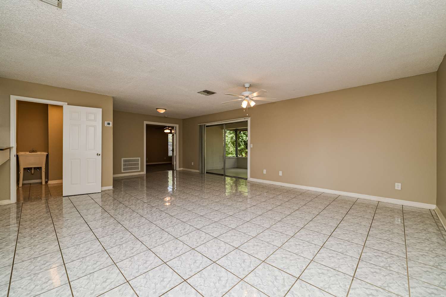 417 Oakleaf Blvd photo 3