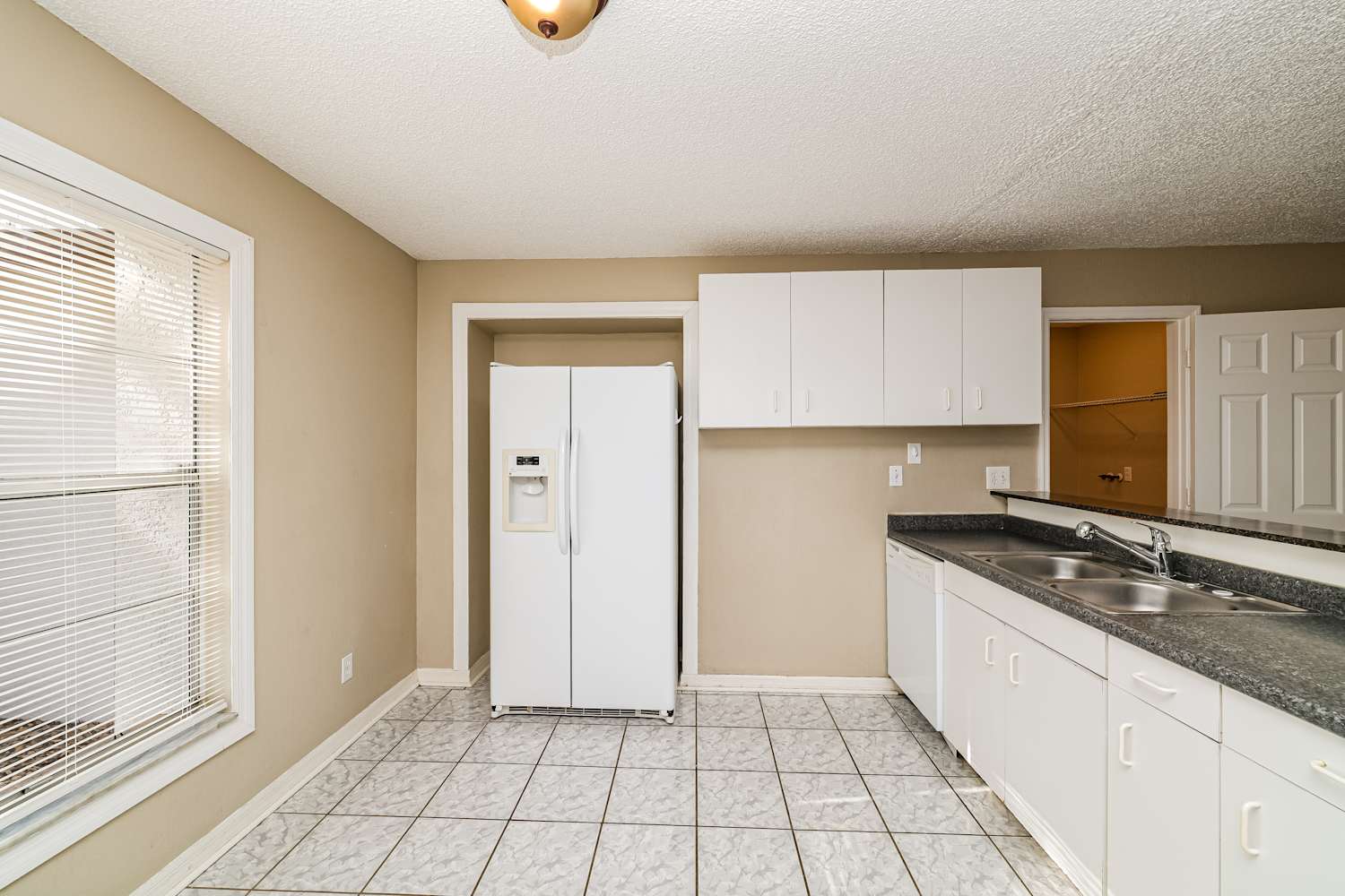 417 Oakleaf Blvd photo 5