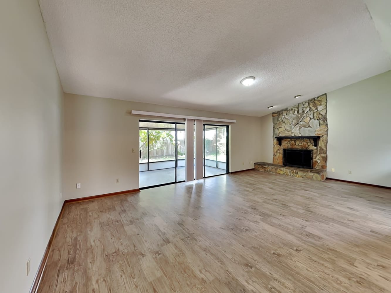 14906 Coldwater Ln photo 3