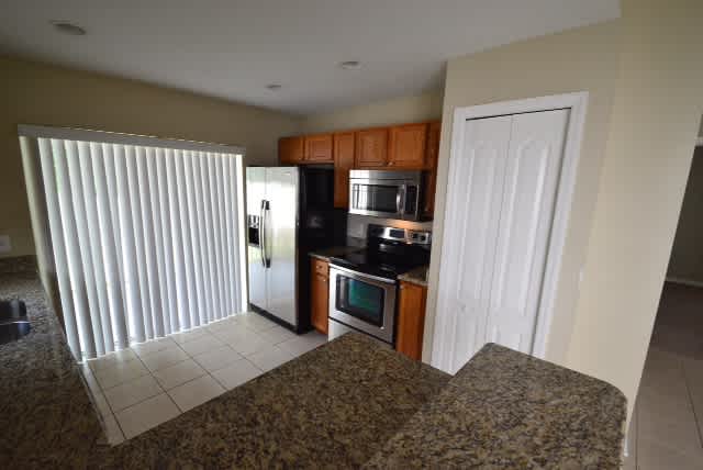 7108 Kendall Heath Way photo 4