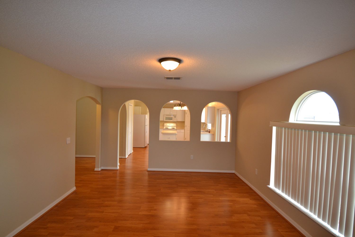 496 Elgin Blvd photo 3
