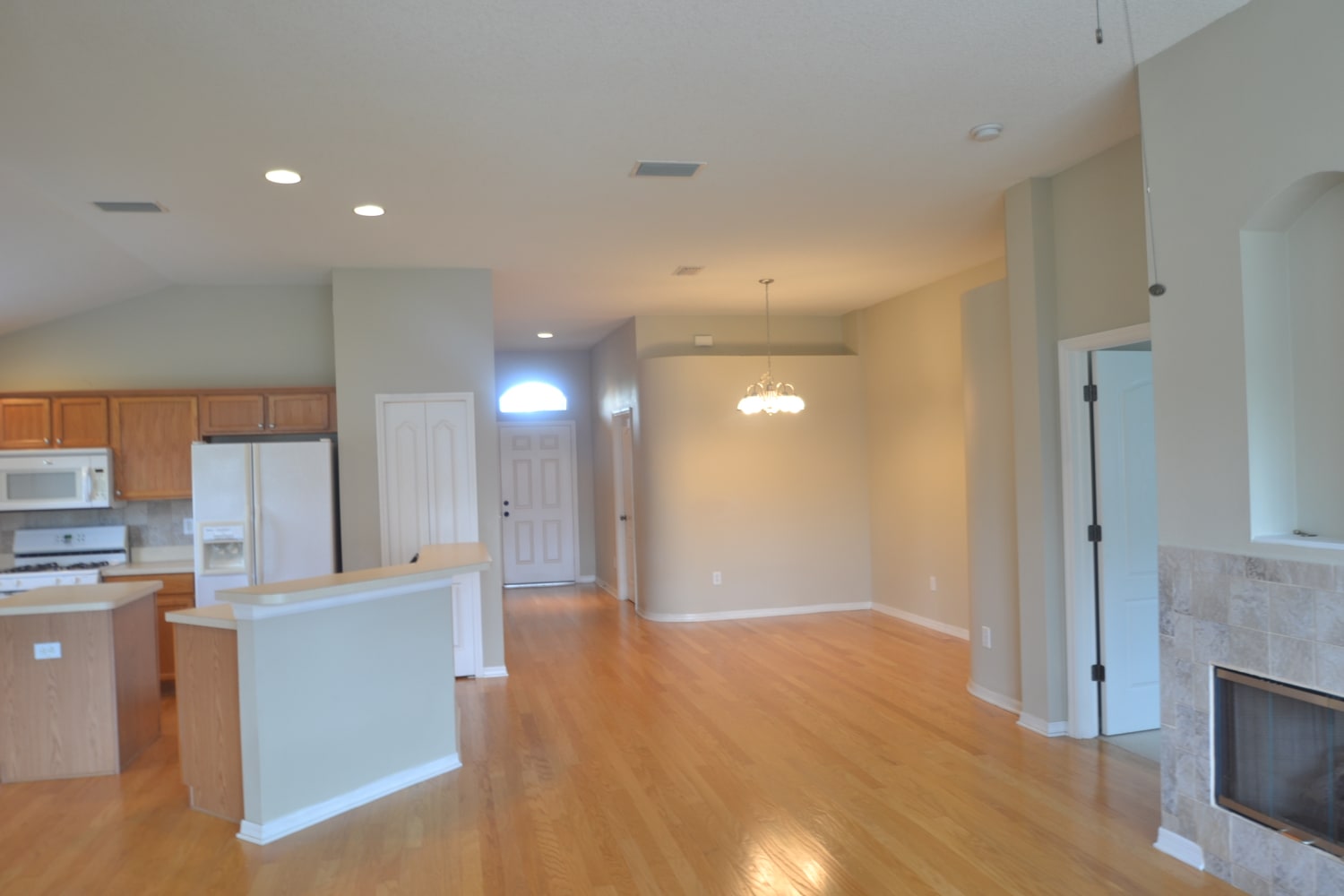 1021 Torreya Way photo 2
