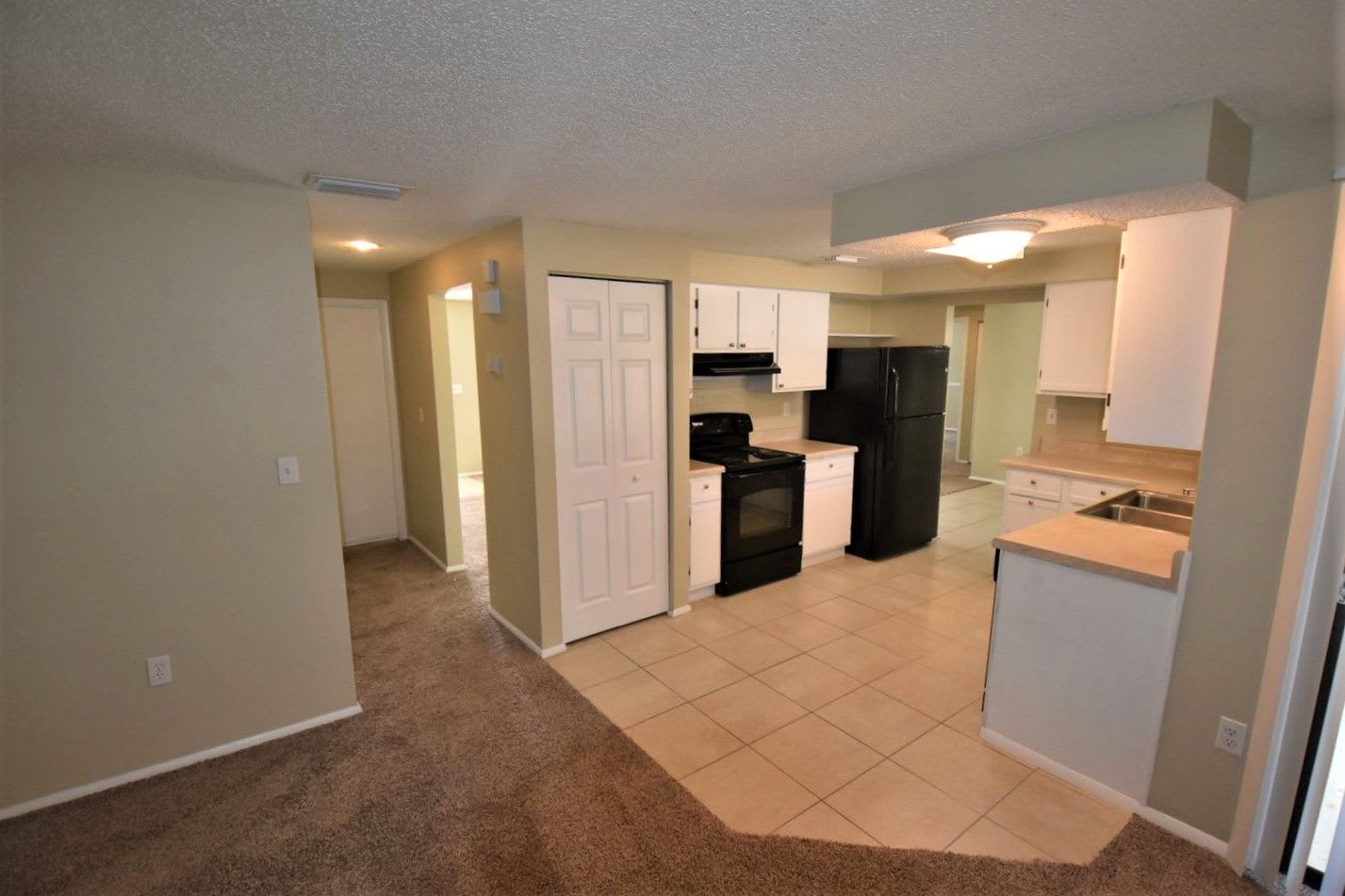 420 Arrowhead Ct photo 4