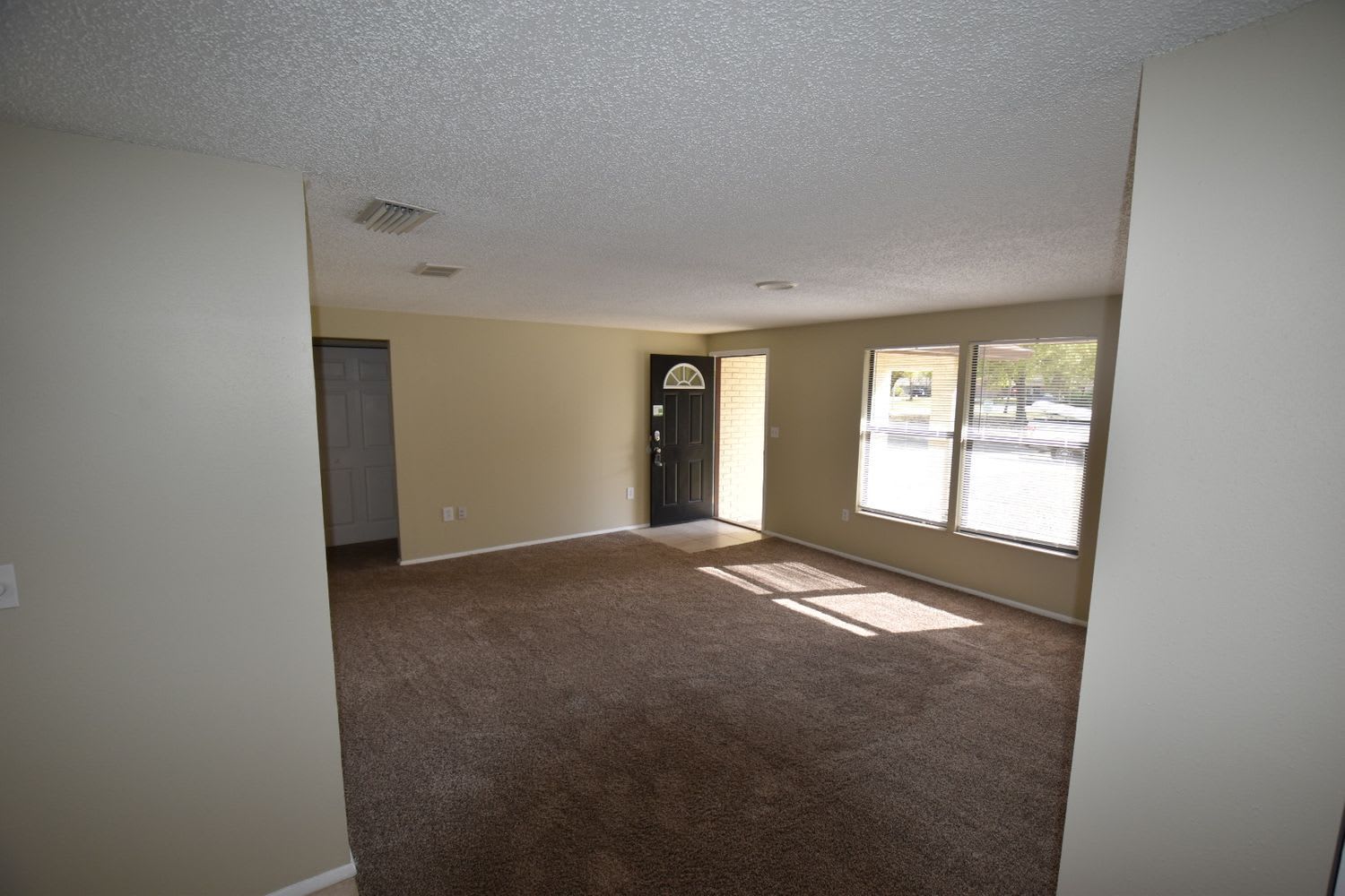 420 Arrowhead Ct photo 2