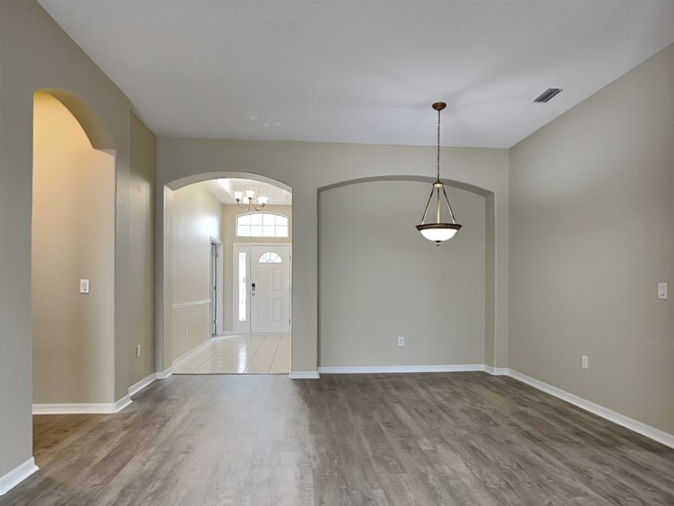 1150 Helmsdale Dr photo 4