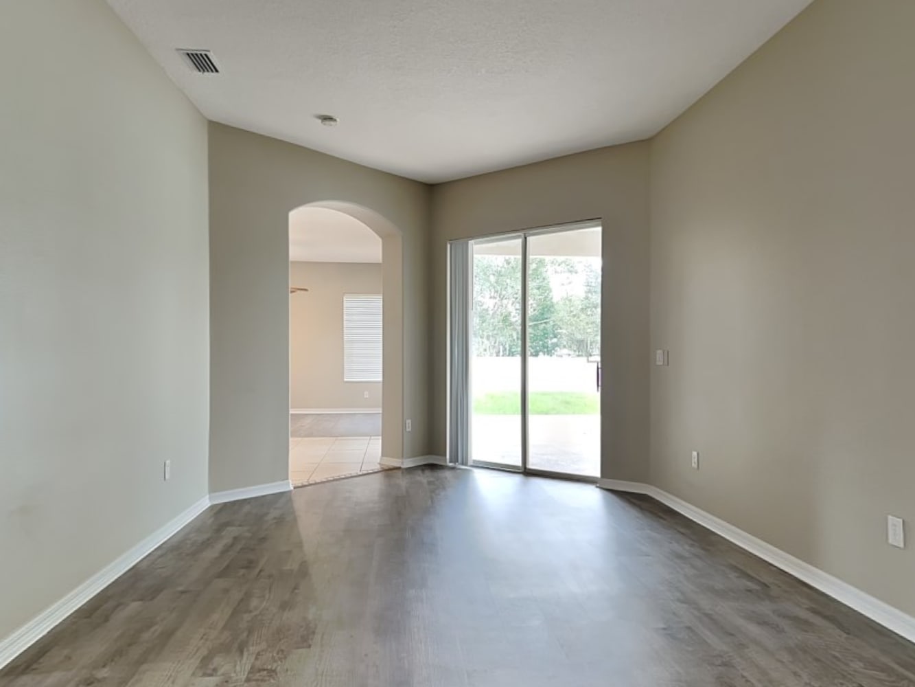 1150 Helmsdale Dr photo 5