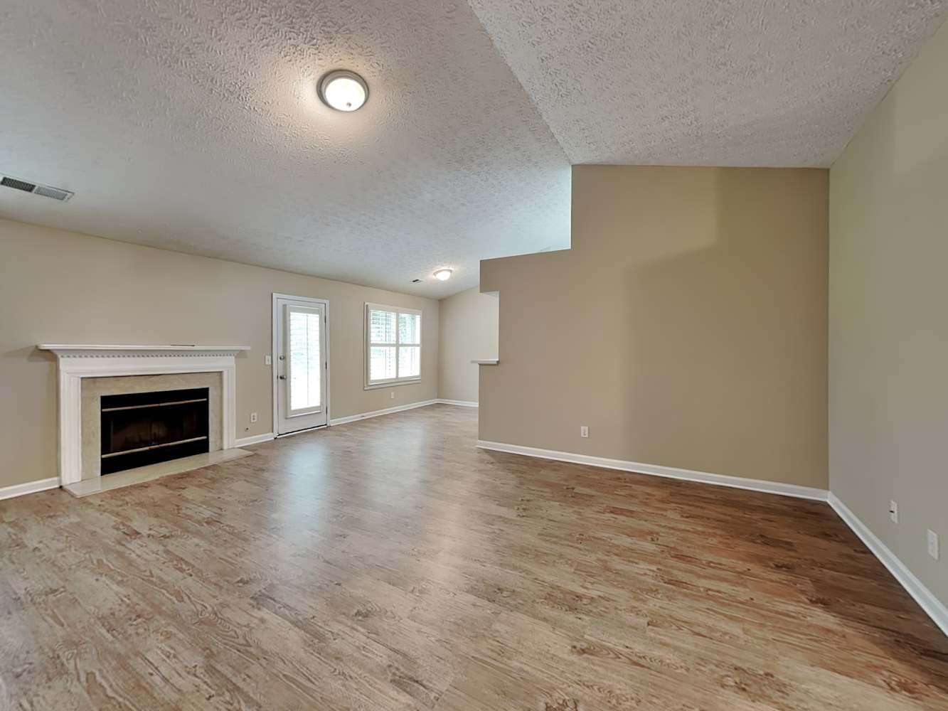 213 Highpoint Xing photo 5