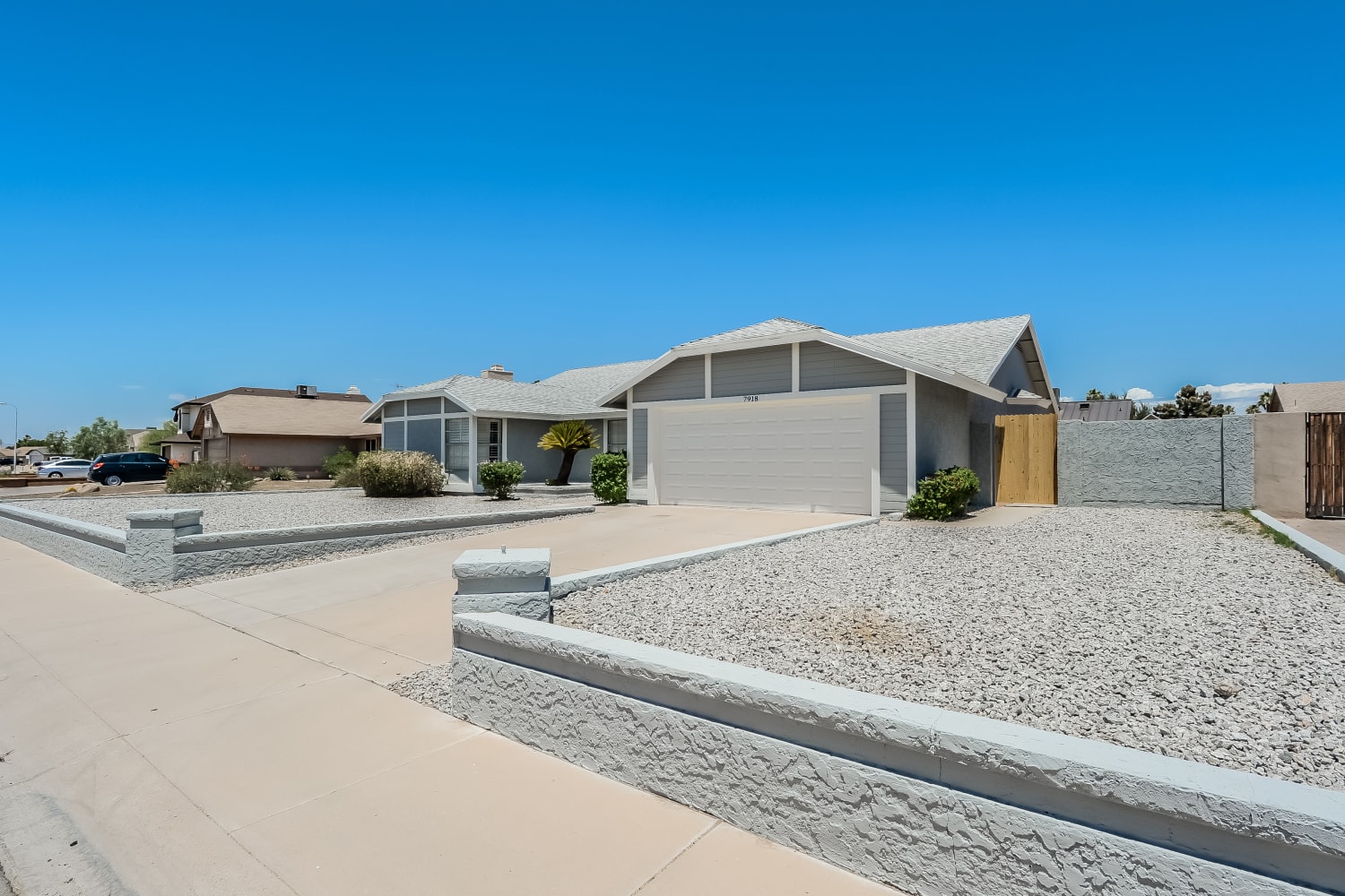 7918 W Dreyfus Dr photo 2