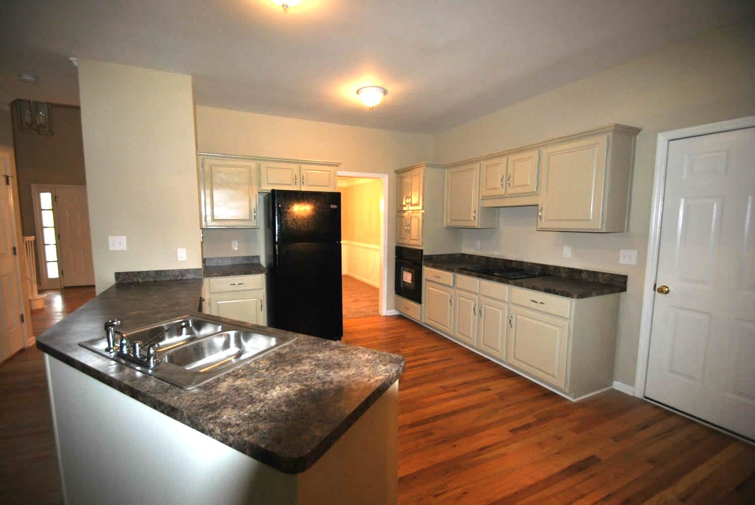 7280 Waters Edge Dr photo 3