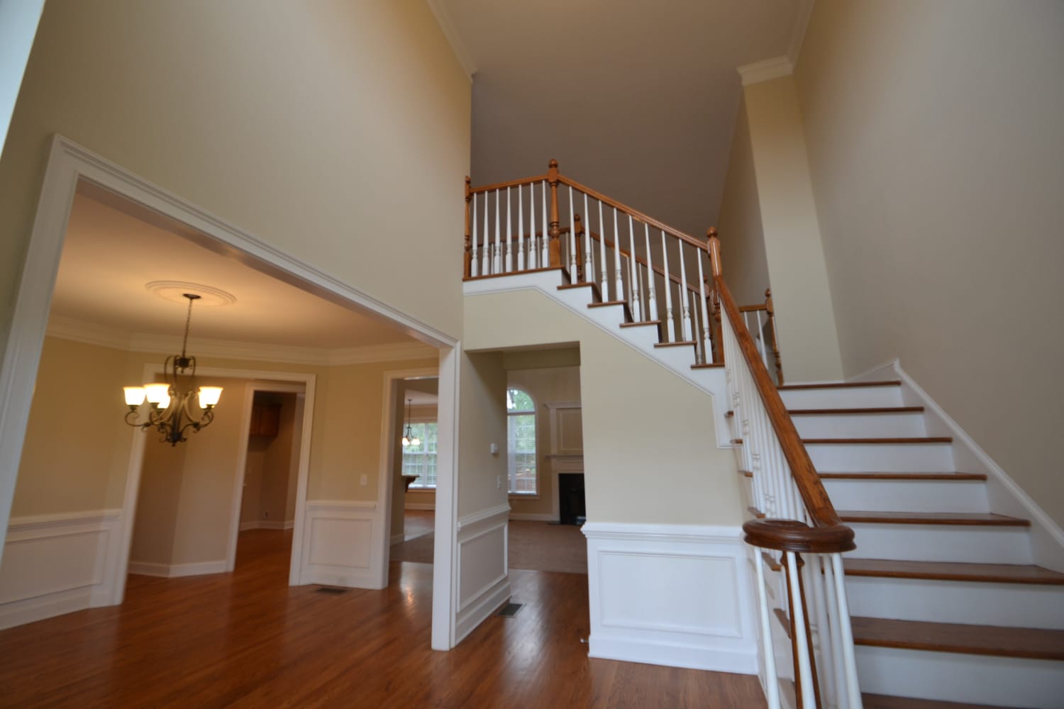 1055 Eagles Brooke Dr photo 2