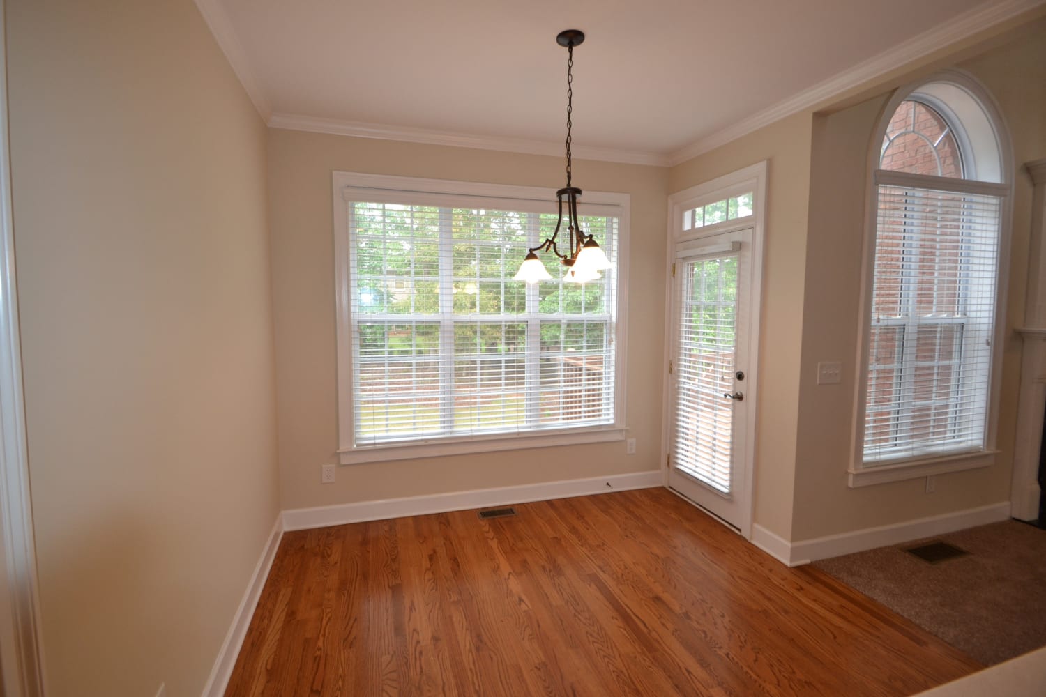 1055 Eagles Brooke Dr photo 3