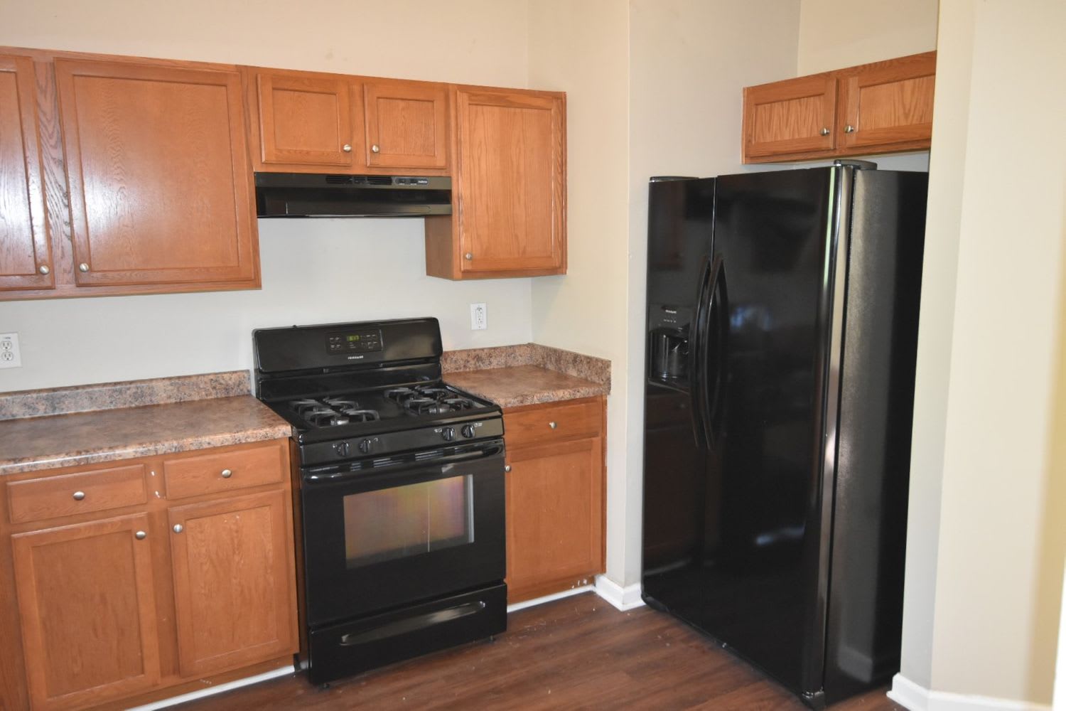 485 Rosewood Cir photo 4