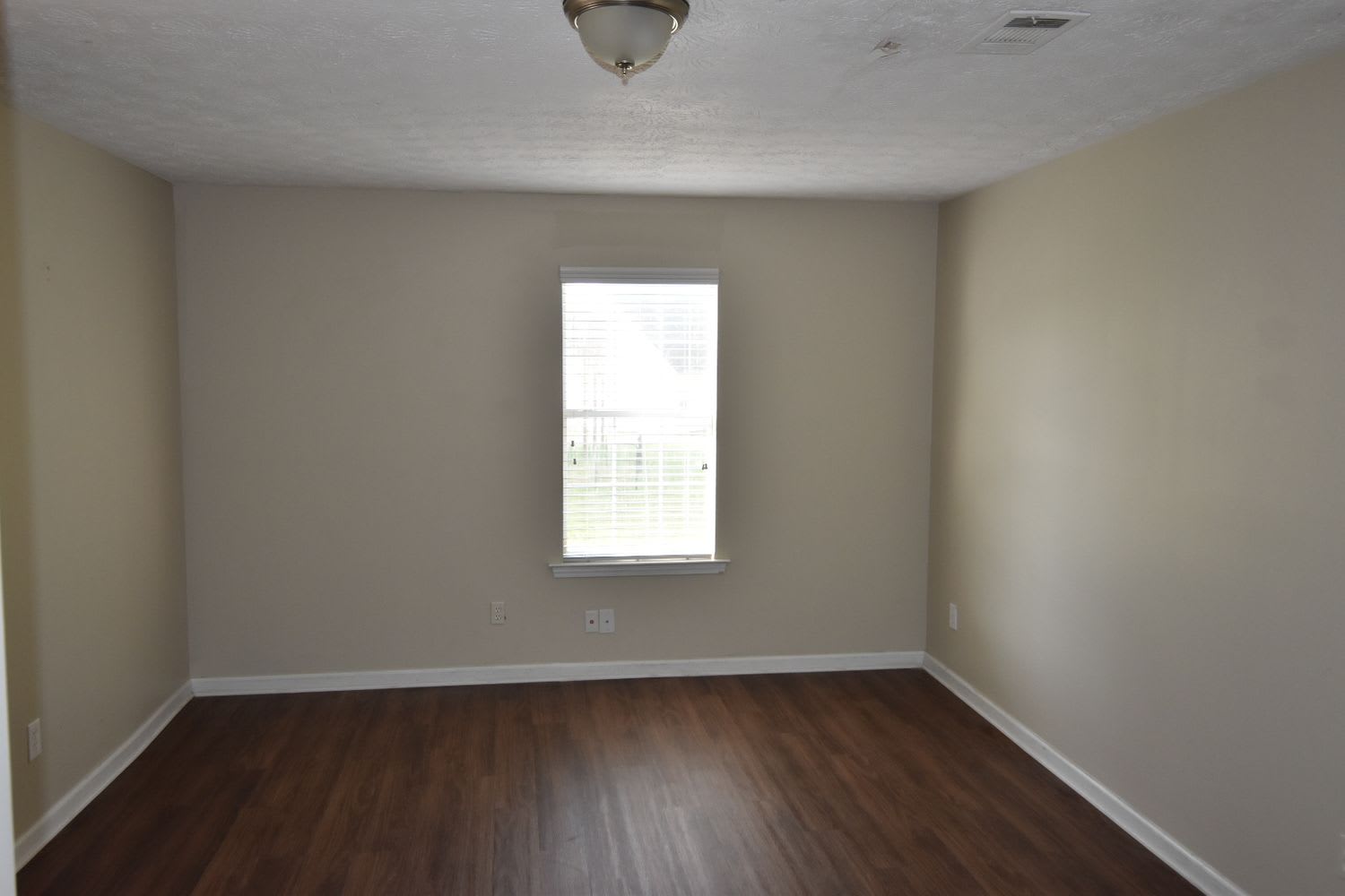 485 Rosewood Cir photo 5