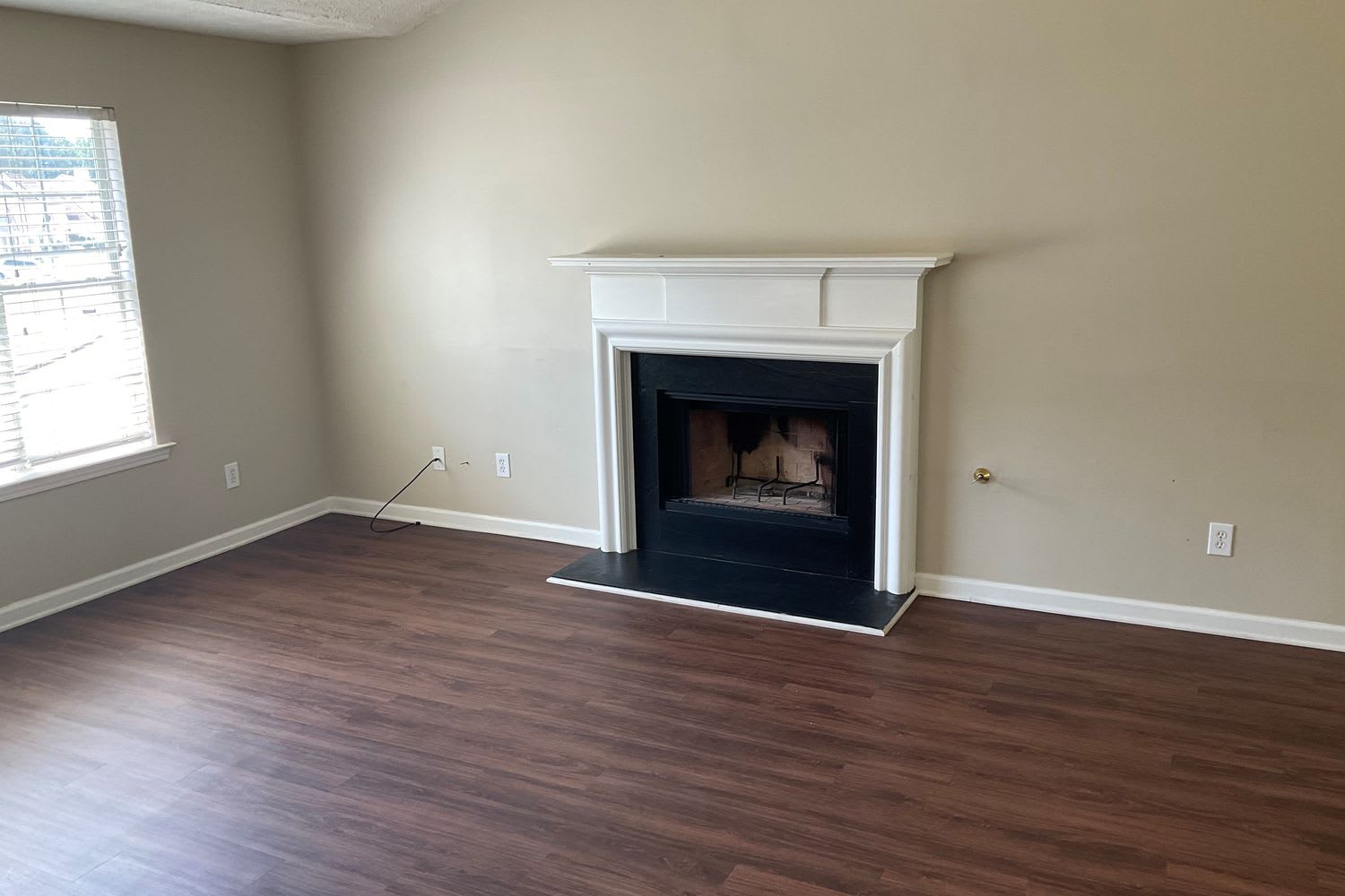 485 Rosewood Cir photo 2