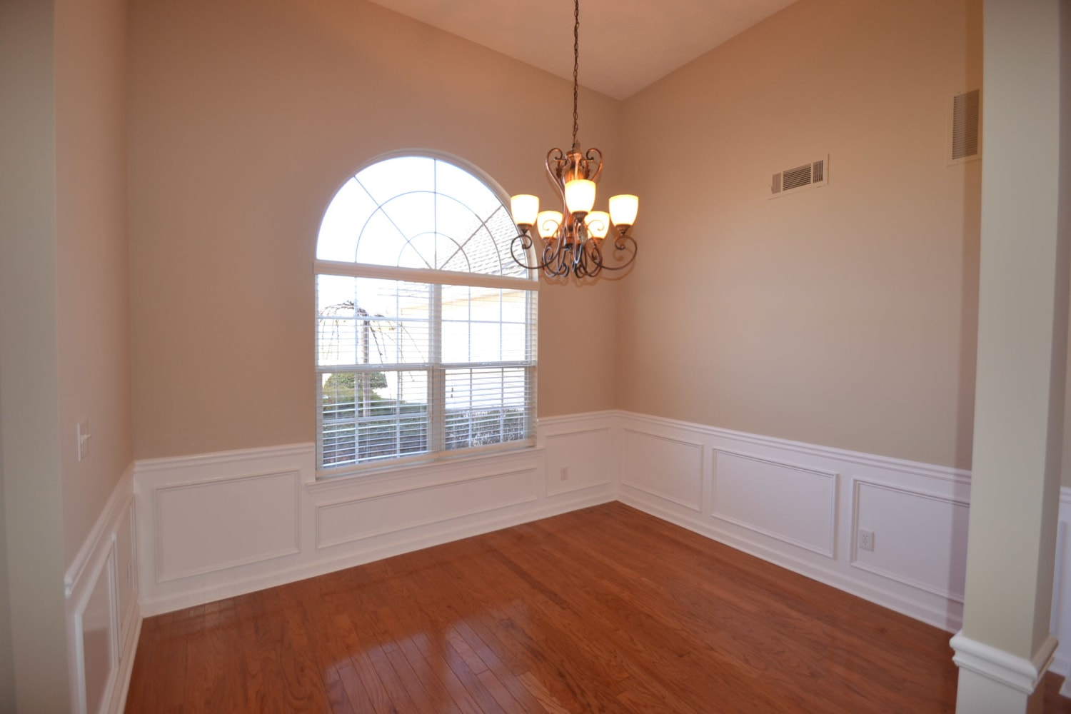 2405 Pemberton Pt photo 5