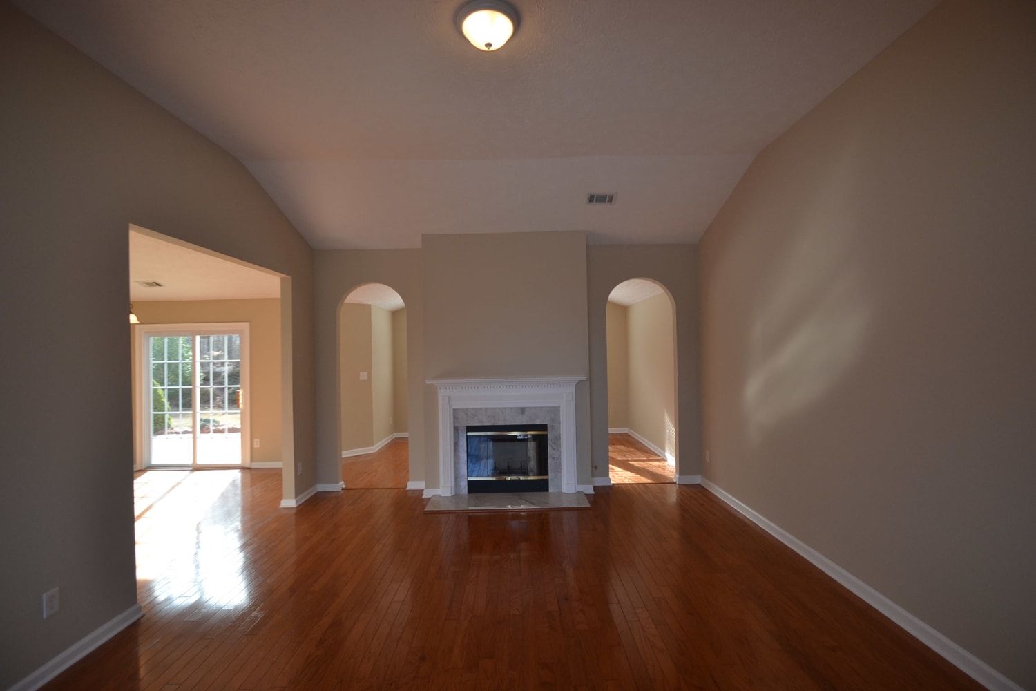 2405 Pemberton Pt photo 3
