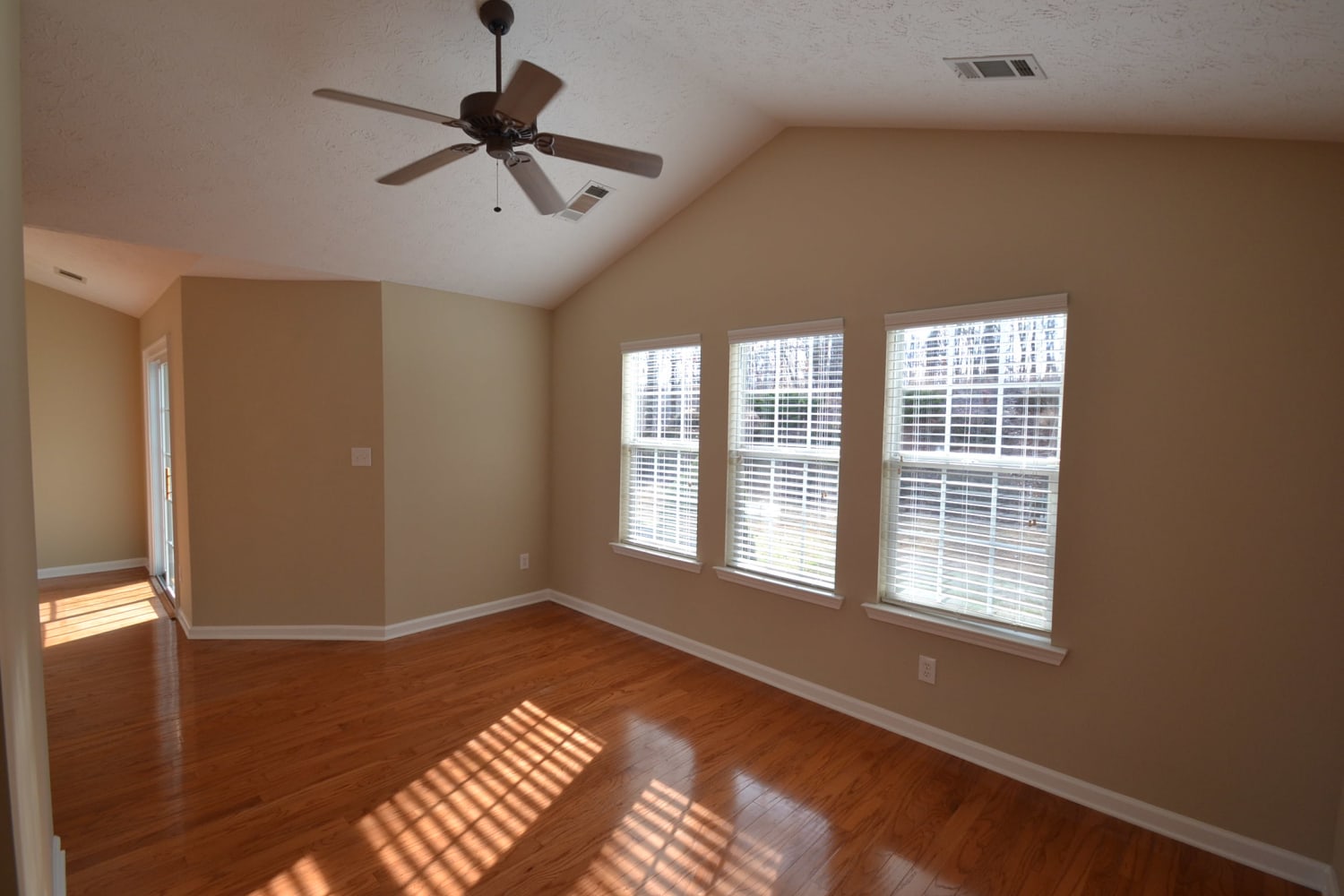 2405 Pemberton Pt photo 4