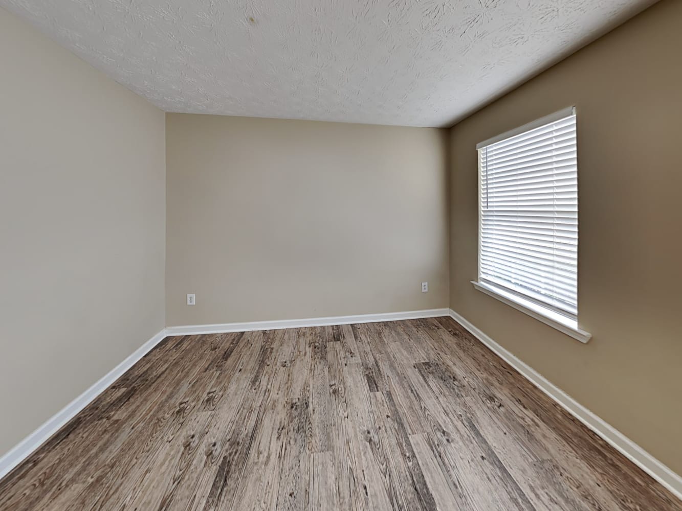 1630 Garden Ct photo 5