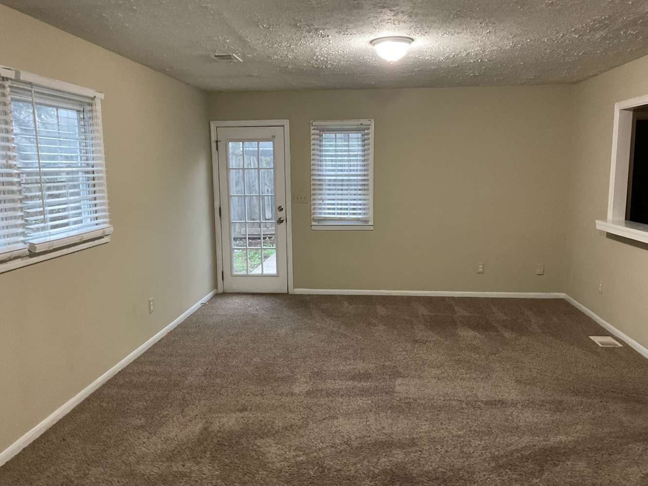 731 Suwanee Pkwy photo 5