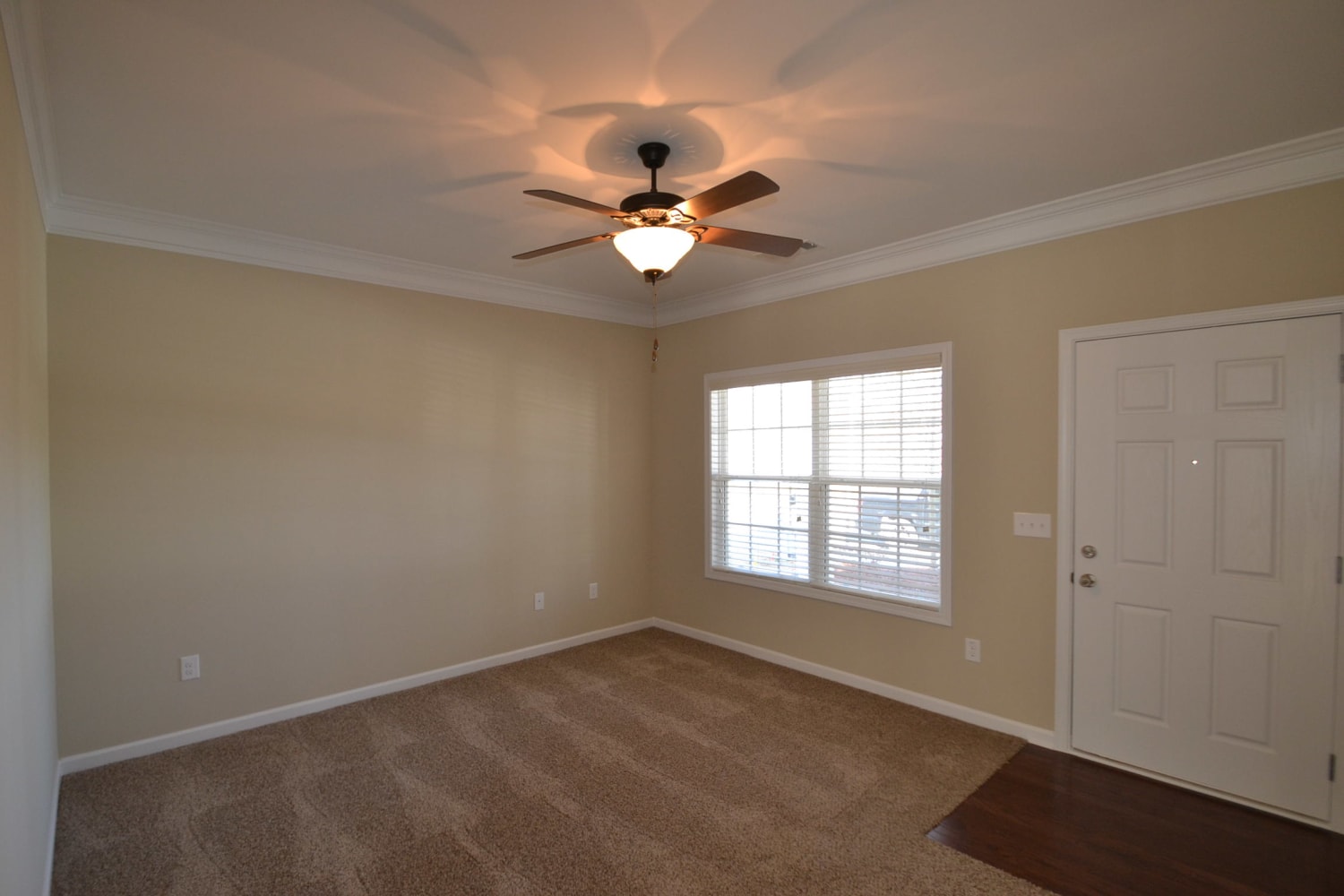 2472 Folsom St photo 2