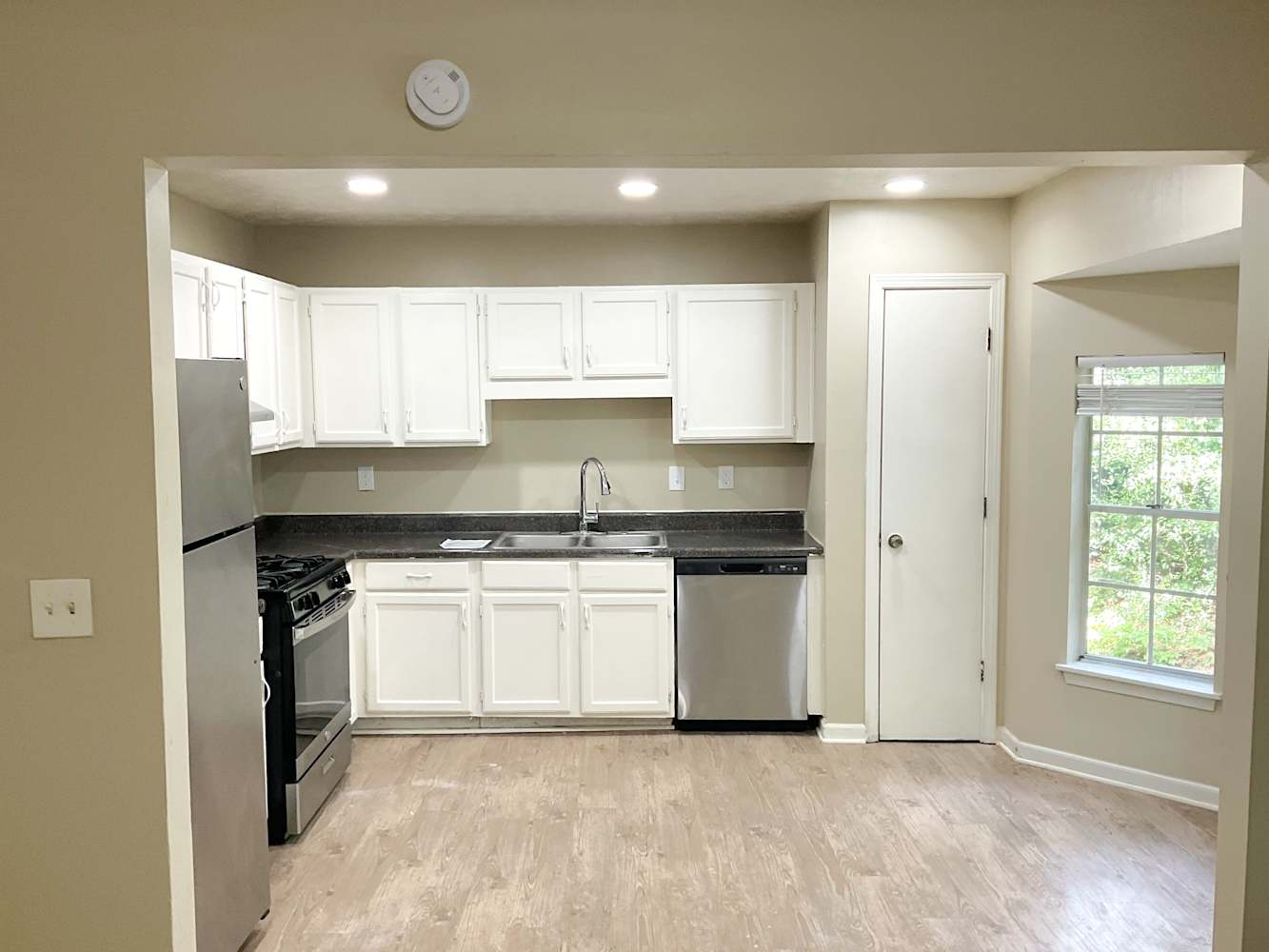 1333 Regal Heights Dr photo 5