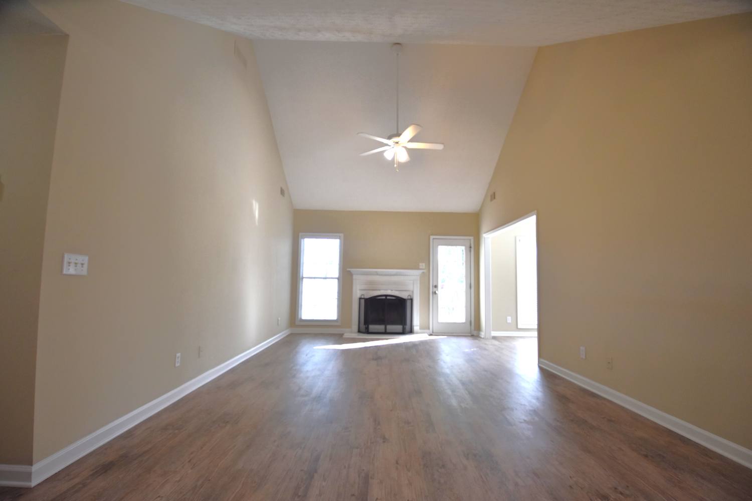 1661 Hampton Walk Dr photo 2