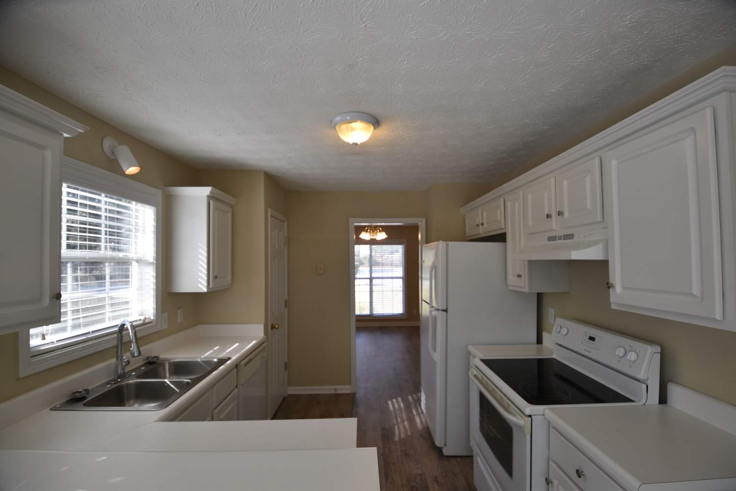1661 Hampton Walk Dr photo 3