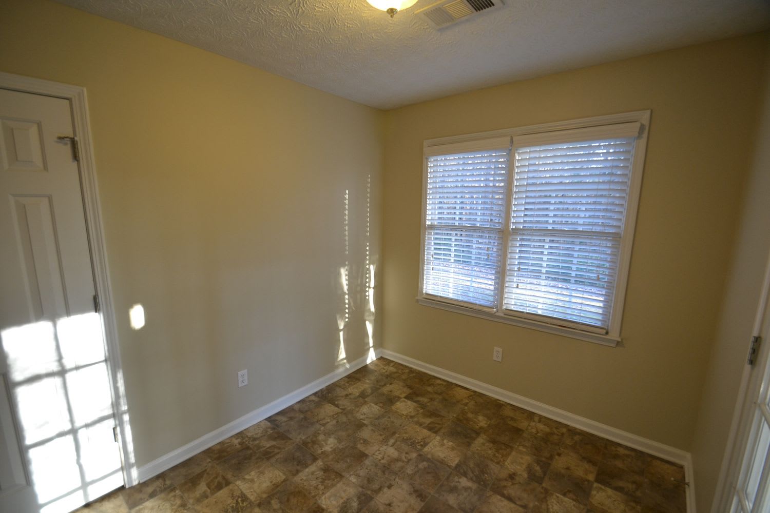 211 Johnstons Way photo 5
