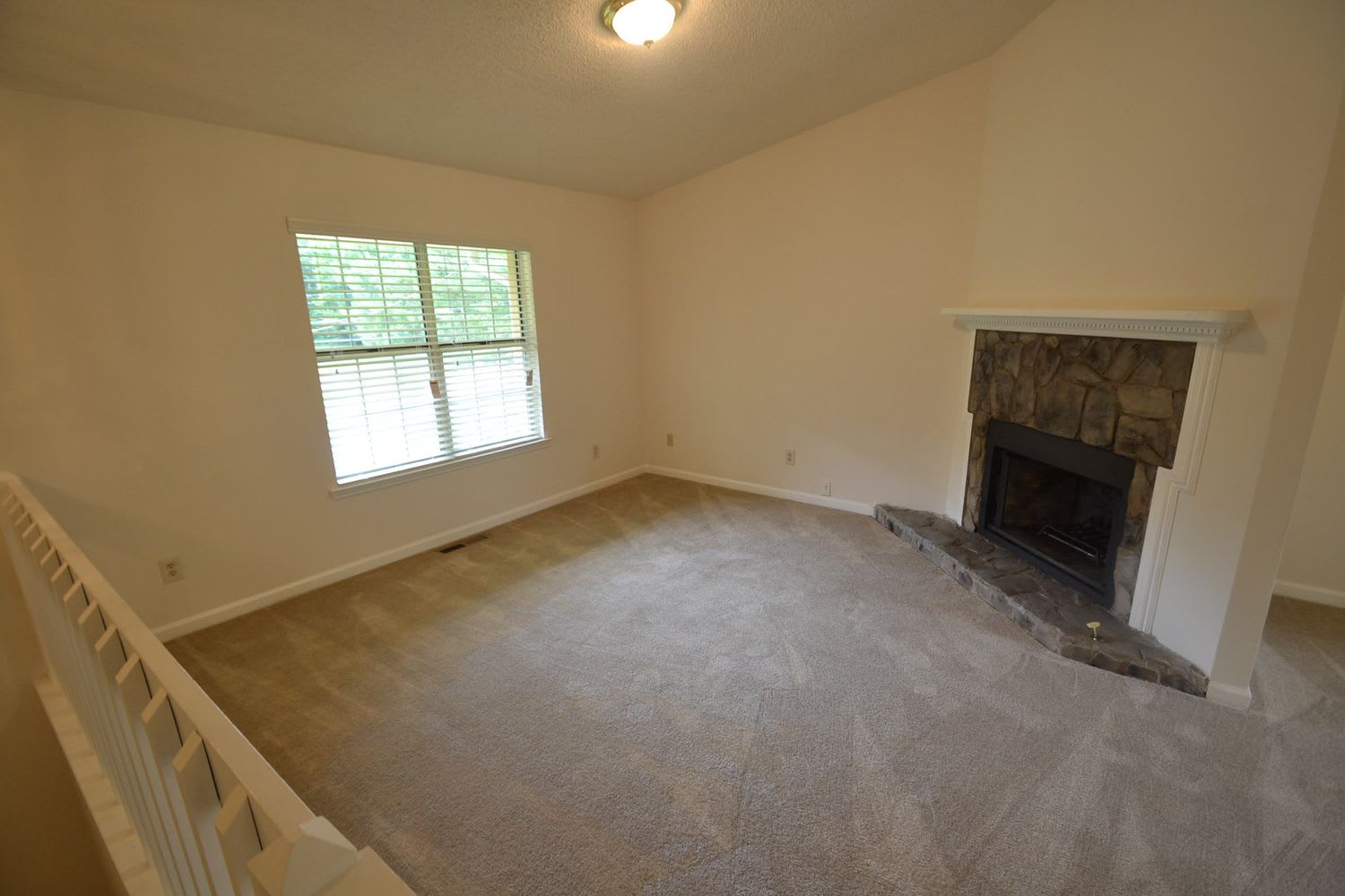 2289 Chestnut Pl photo 2