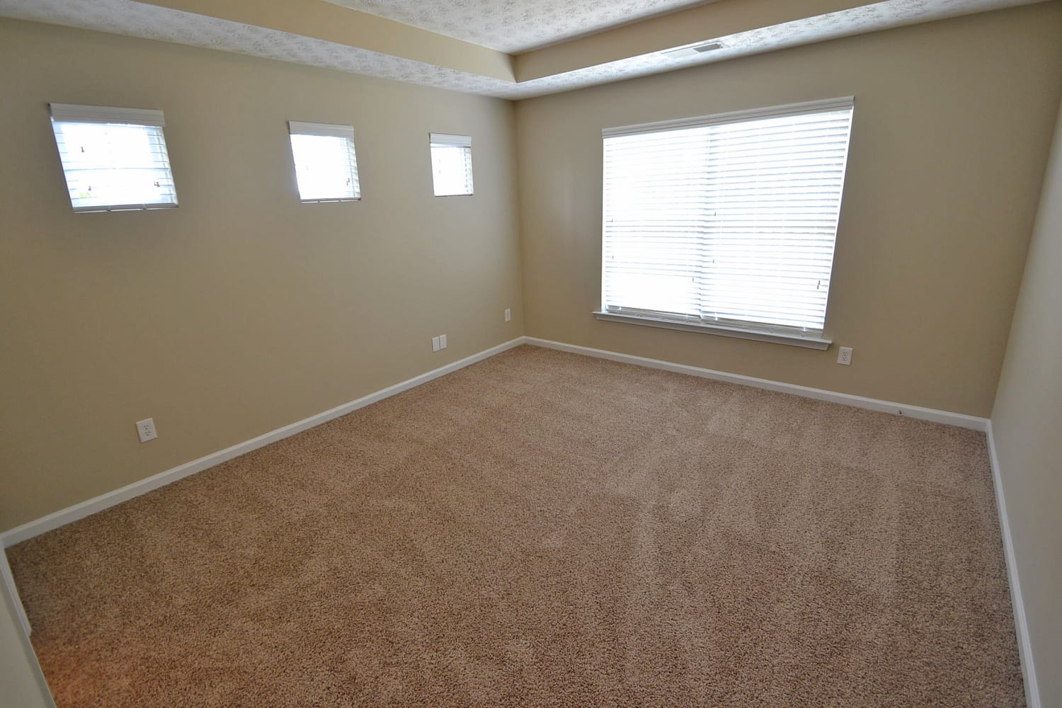 268 Topaz Dr photo 4