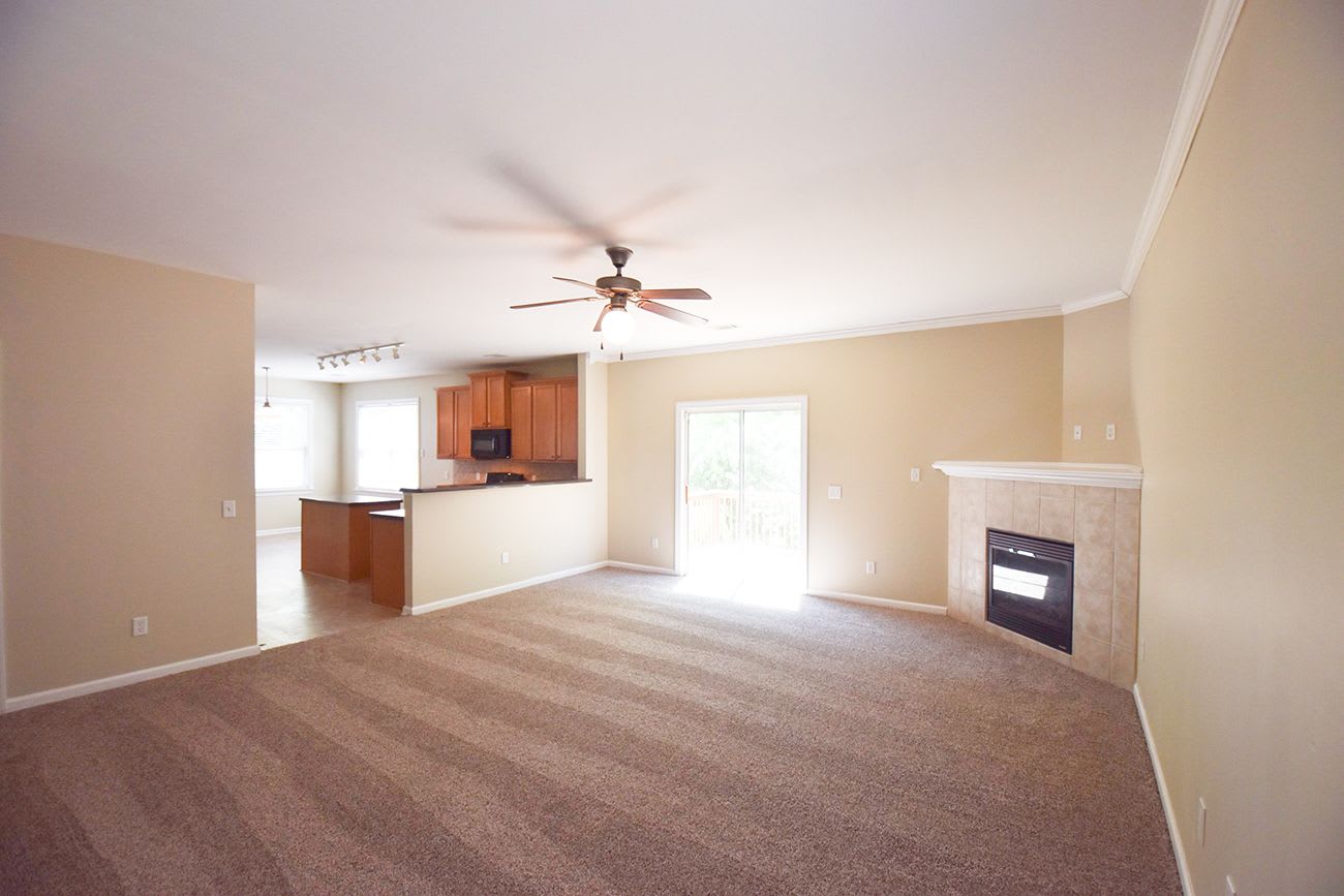 2716 Sandalwood Cir photo 4
