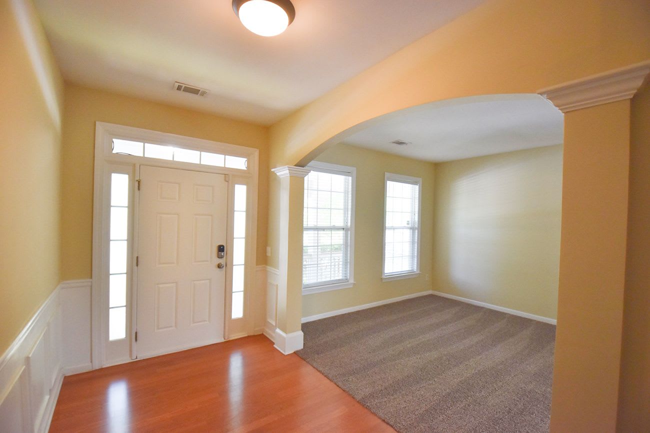 2716 Sandalwood Cir photo 2
