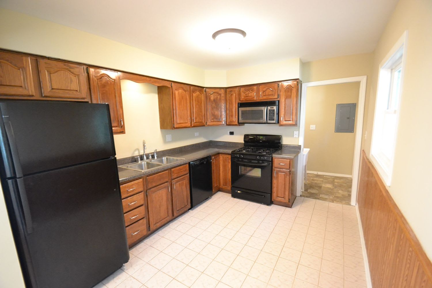 790 Evanston St photo 3
