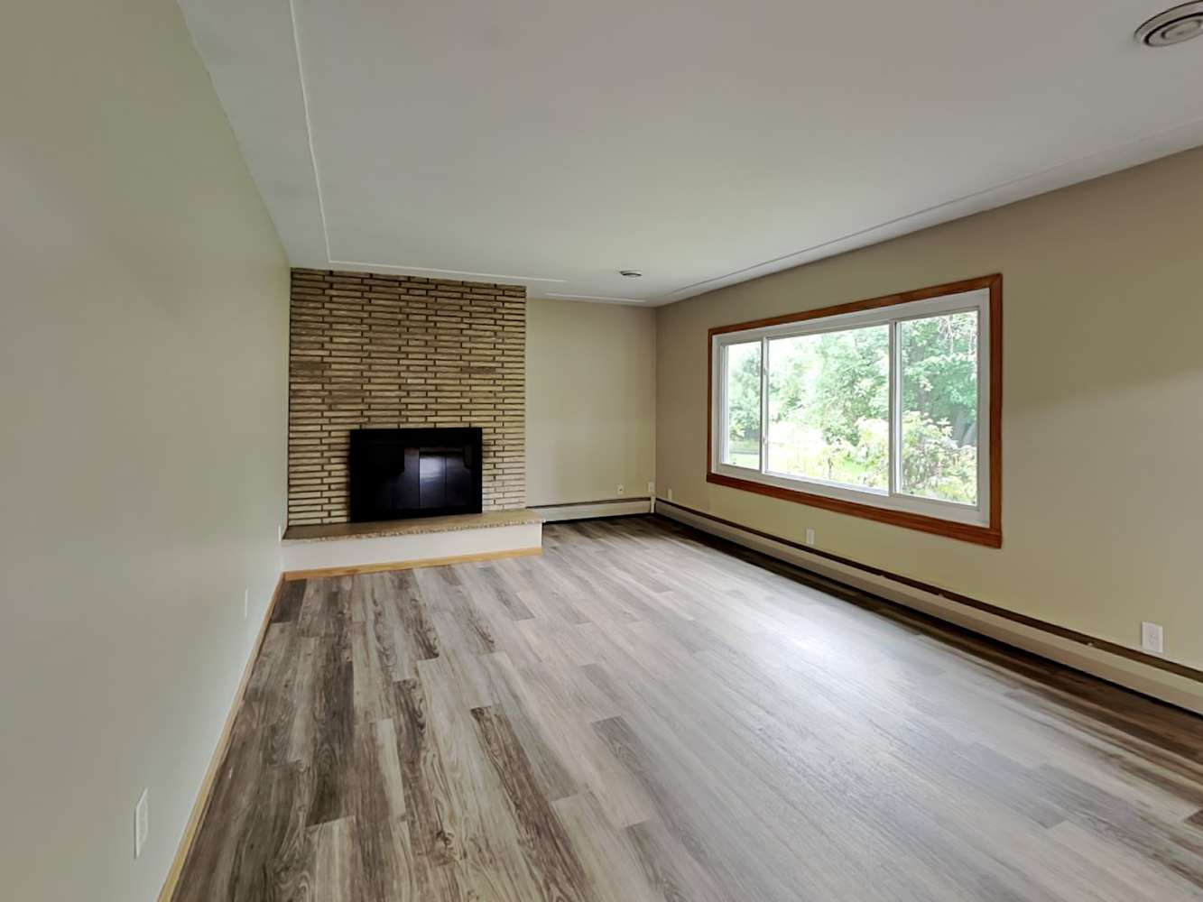 302 Zinnia Ln N photo 5
