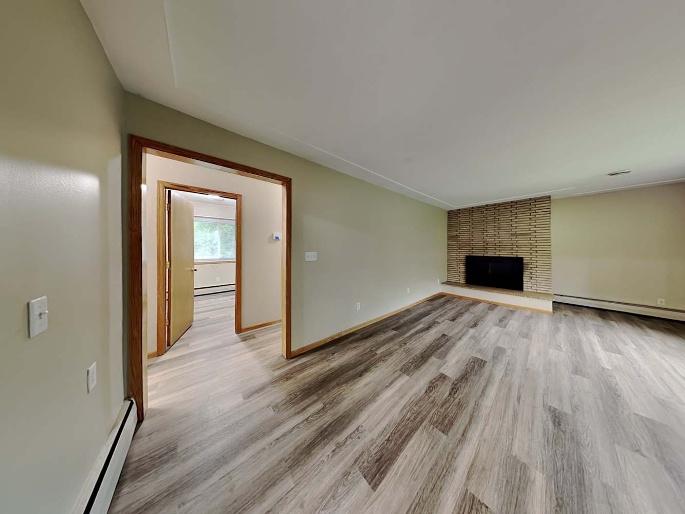 302 Zinnia Ln N photo 4