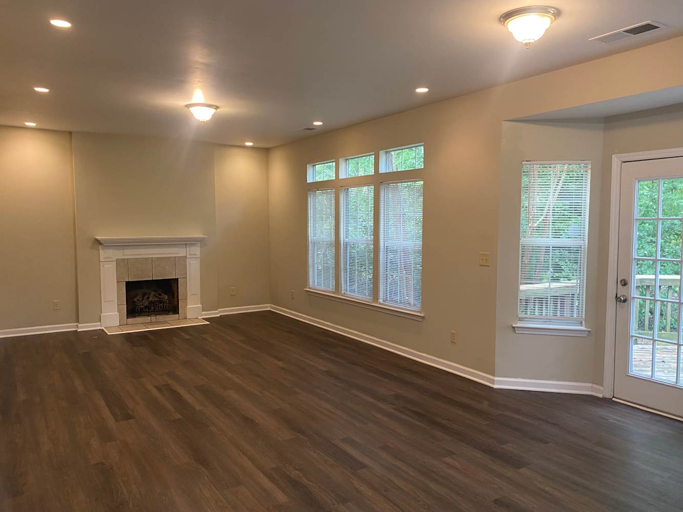 1136 Briarmore Dr photo 3