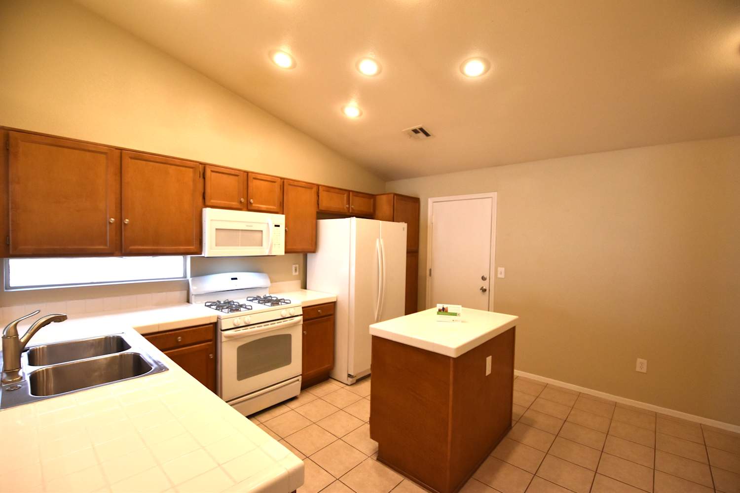 1516 Los Alamos Dr photo 5