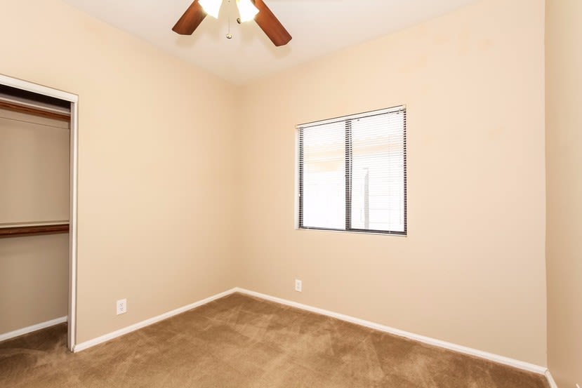 8934 W Paradise Dr photo 5