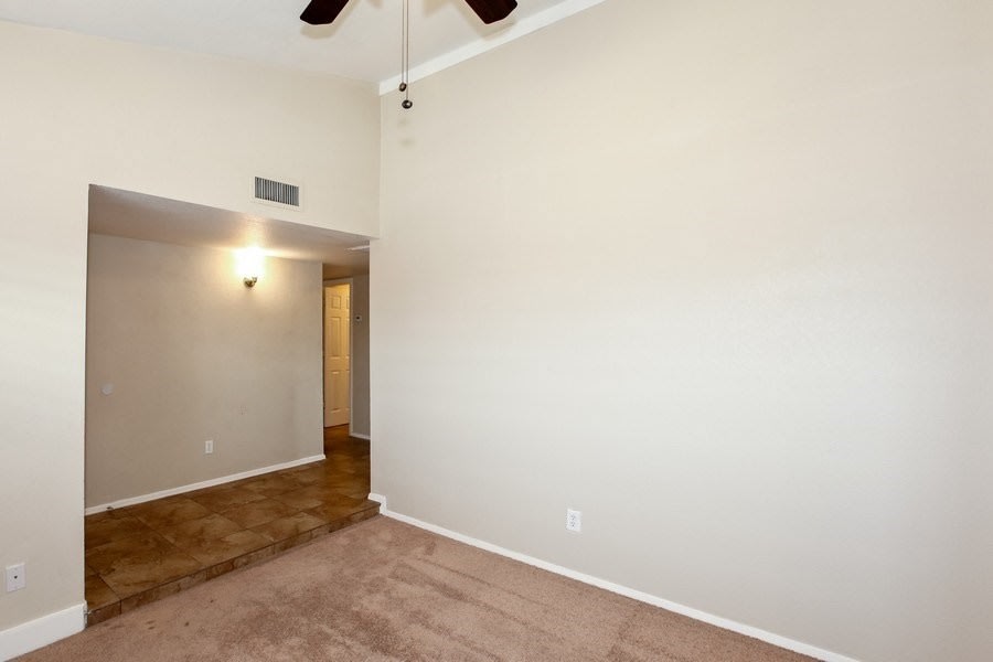 607 S Pioneer photo 2