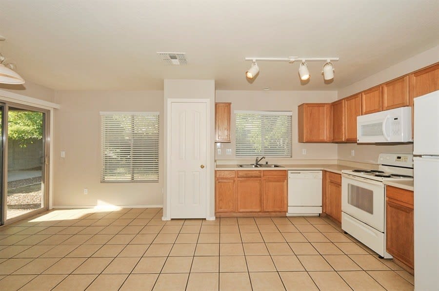 17838 W Ventura St photo 5