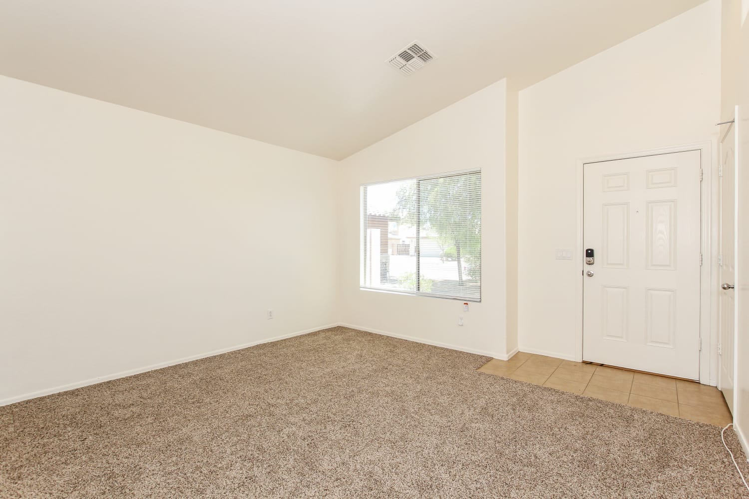 11322 W Hadley St photo 4