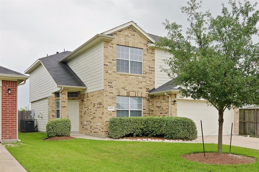 16114 Majestic Glen Ln photo 2