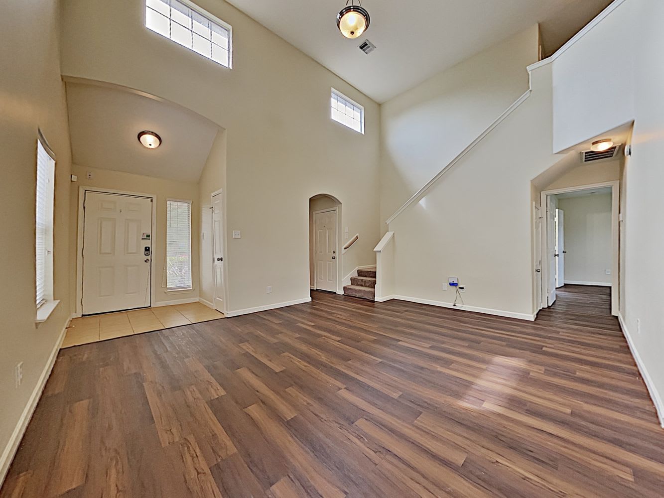 8542 Doskocil Dr photo 2