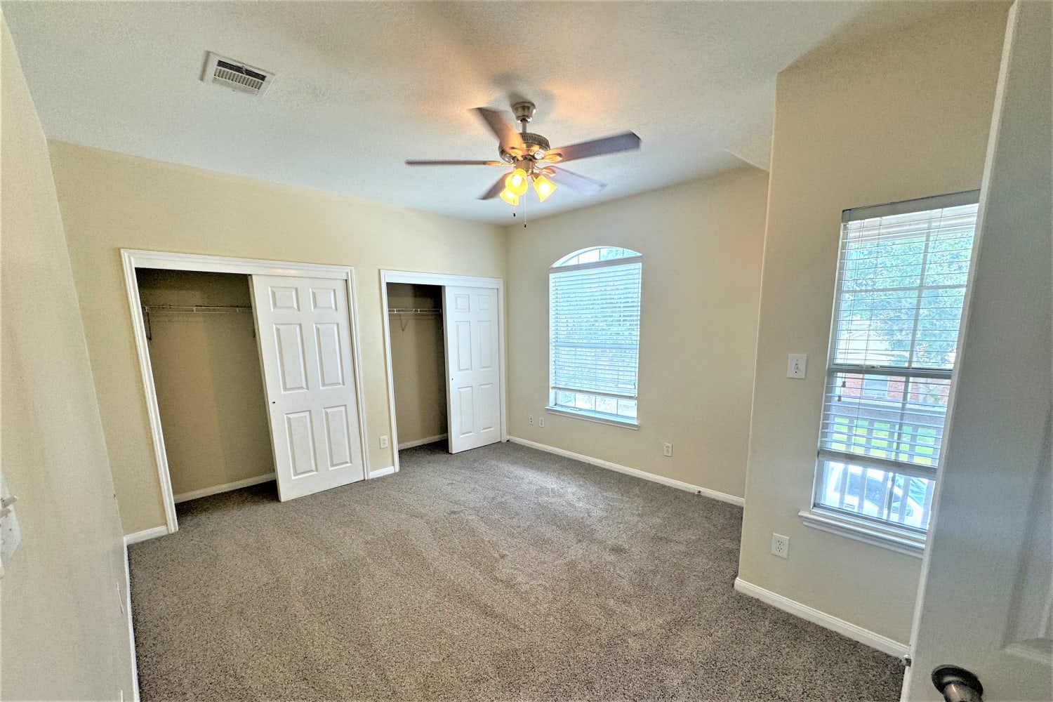 6348 Austinville Dr photo 2