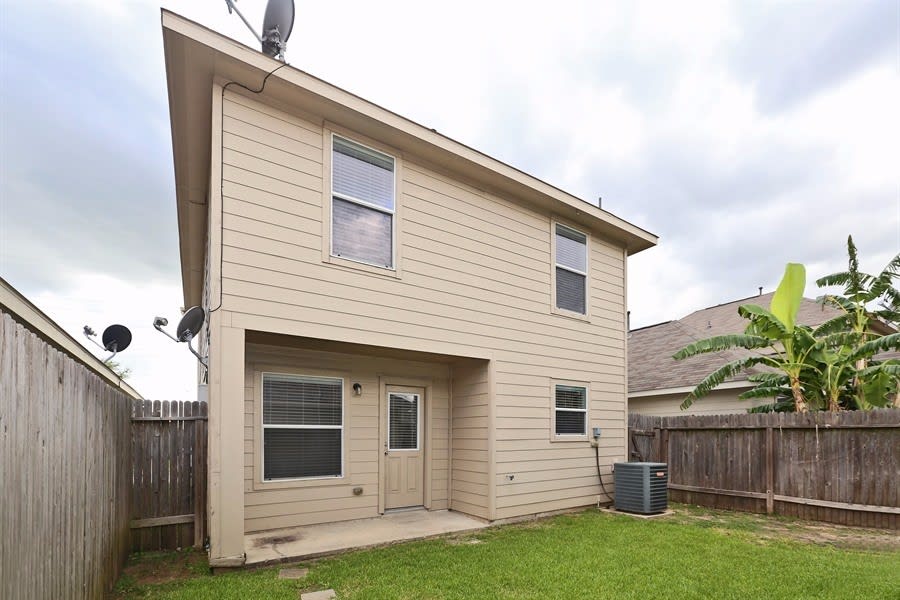6348 Austinville Dr photo 3