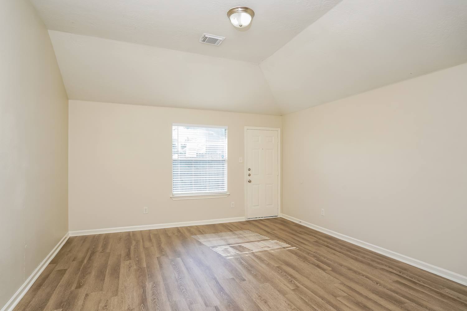 8583 Chaletford Dr photo 4