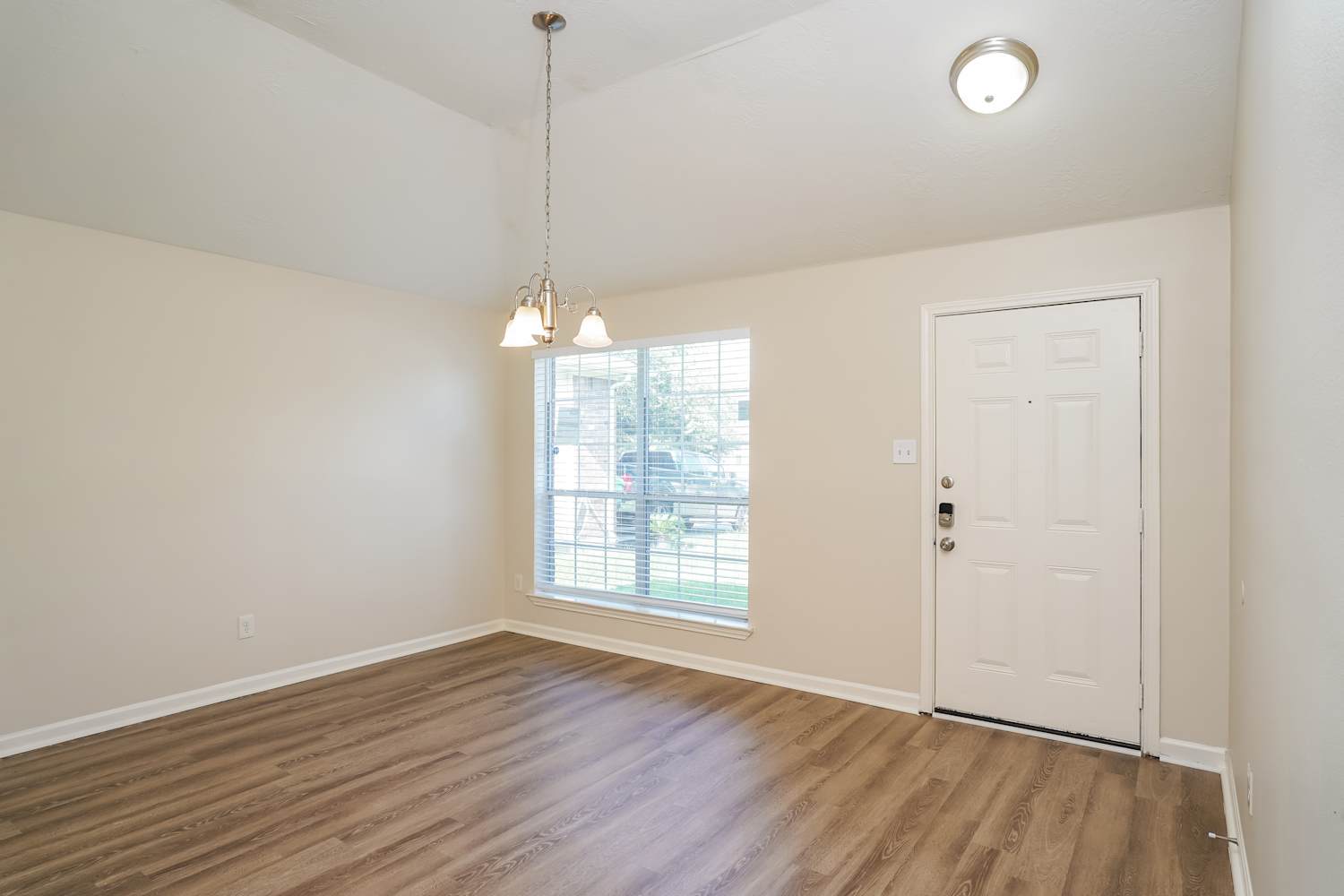 8583 Chaletford Dr photo 5