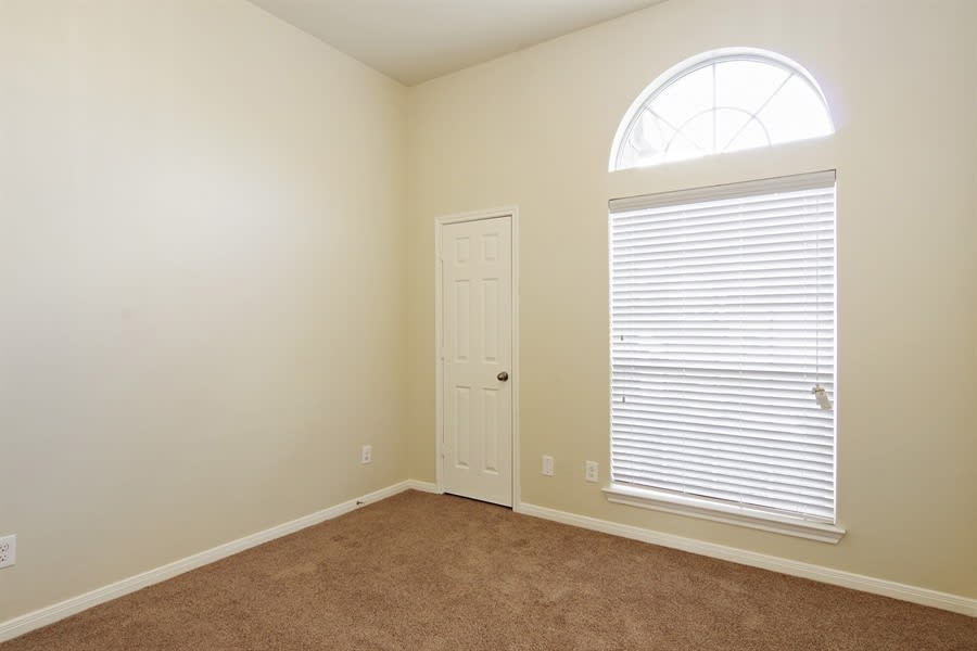 129 Rodeo Dr photo 3