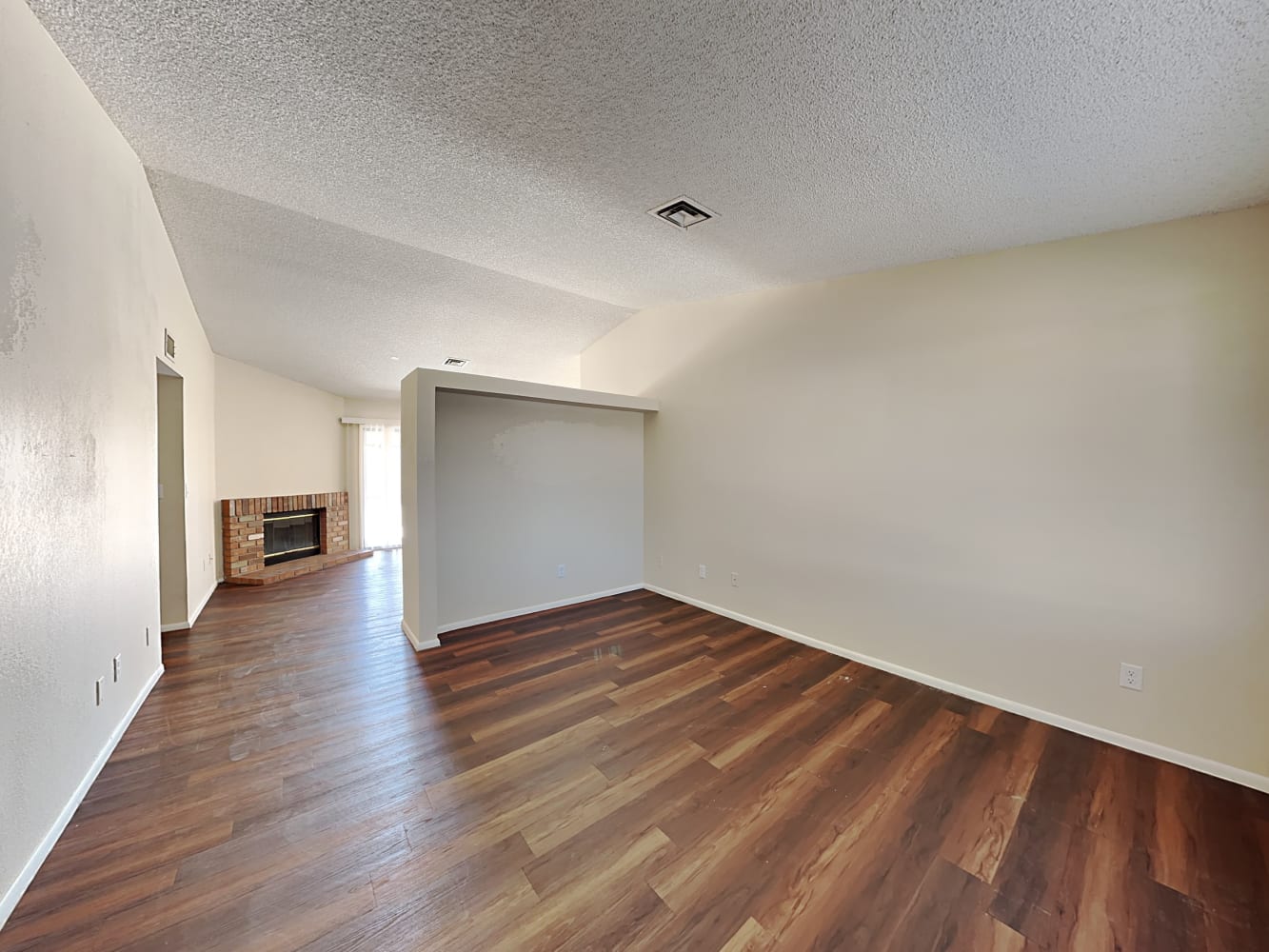 11102 N 79th Ave photo 4